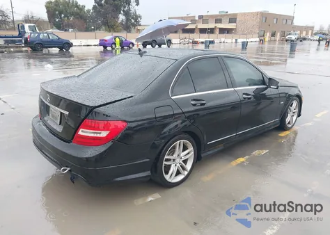 2012 Mercedes-Benz C 250 Sport z USA, uszkodzony, nr VIN WDDGF4HB0CR215703